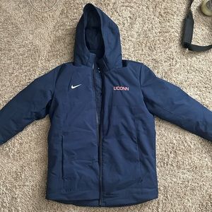 Large UCONN puffer parker Navy colored.